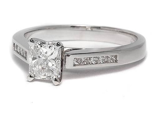 White Gold 0.90 Radiant cut Diamond Ring