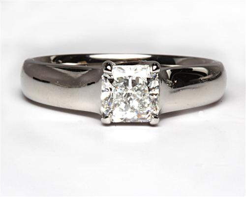 Platinum 0.93 Radiant cut Diamond Solitaire Rings