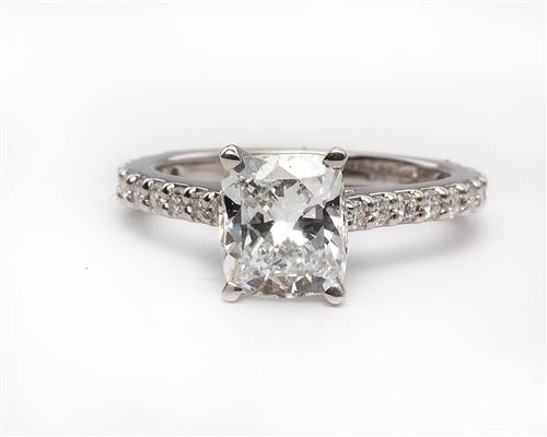 Platinum 1.52 Cushion cut Engagement Ring Side Stones